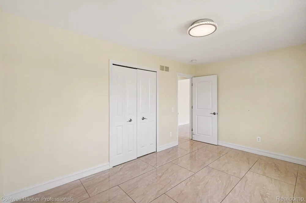 2585 Tiverton Drive Sterling Heights City, MI 48310