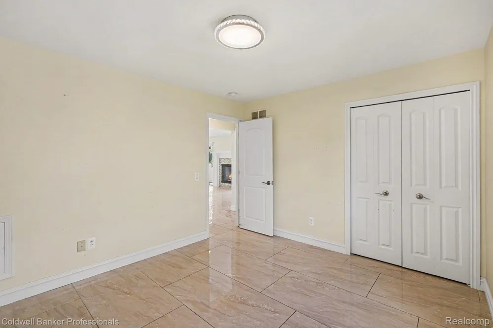 2585 Tiverton Drive Sterling Heights City, MI 48310