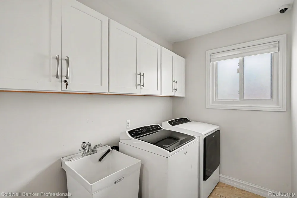 2585 Tiverton Drive Sterling Heights City, MI 48310
