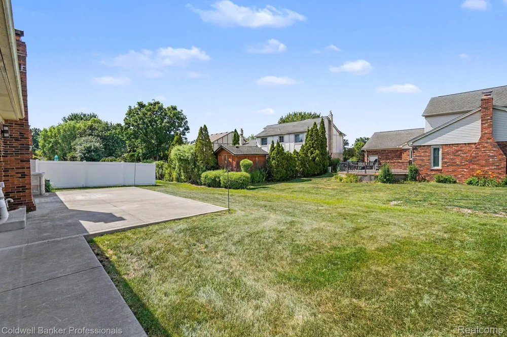 2585 Tiverton Drive Sterling Heights City, MI 48310