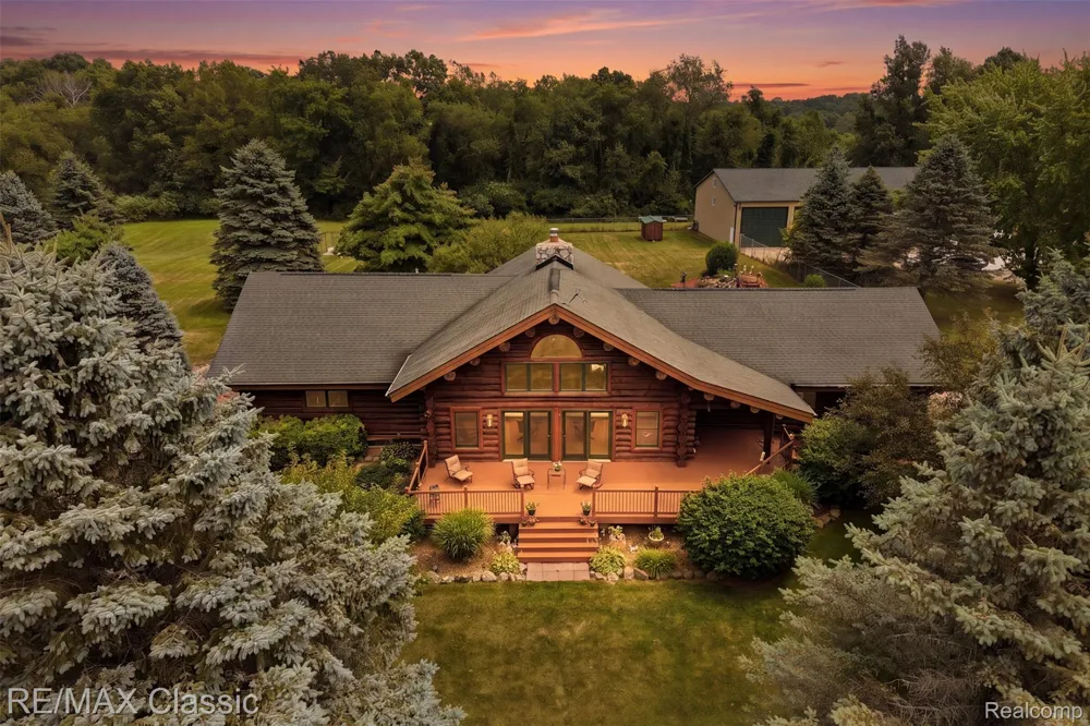 6900 Eveline Drive Holly Township, MI 48442