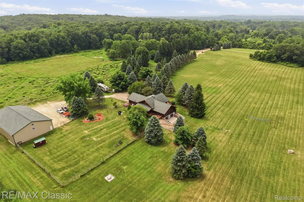6900 Eveline Drive Holly Township, MI 48442
