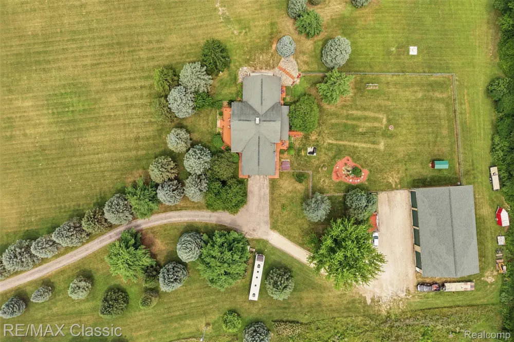 6900 Eveline Drive Holly Township, MI 48442