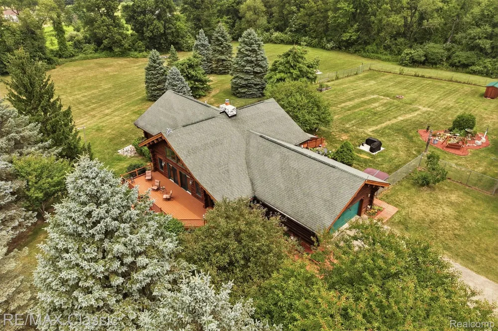 6900 Eveline Drive Holly Township, MI 48442