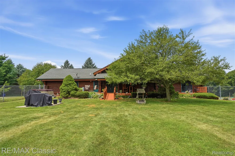 6900 Eveline Drive Holly Township, MI 48442