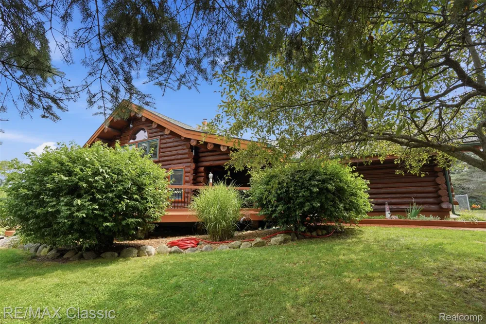 6900 Eveline Drive Holly Township, MI 48442