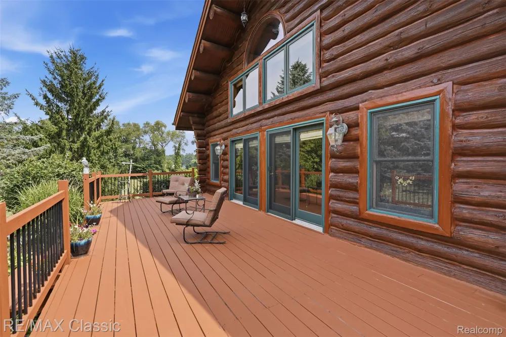 6900 Eveline Drive Holly Township, MI 48442