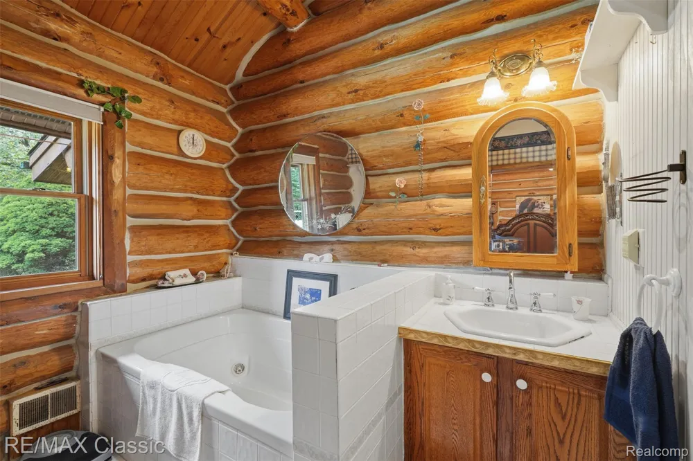 6900 Eveline Drive Holly Township, MI 48442