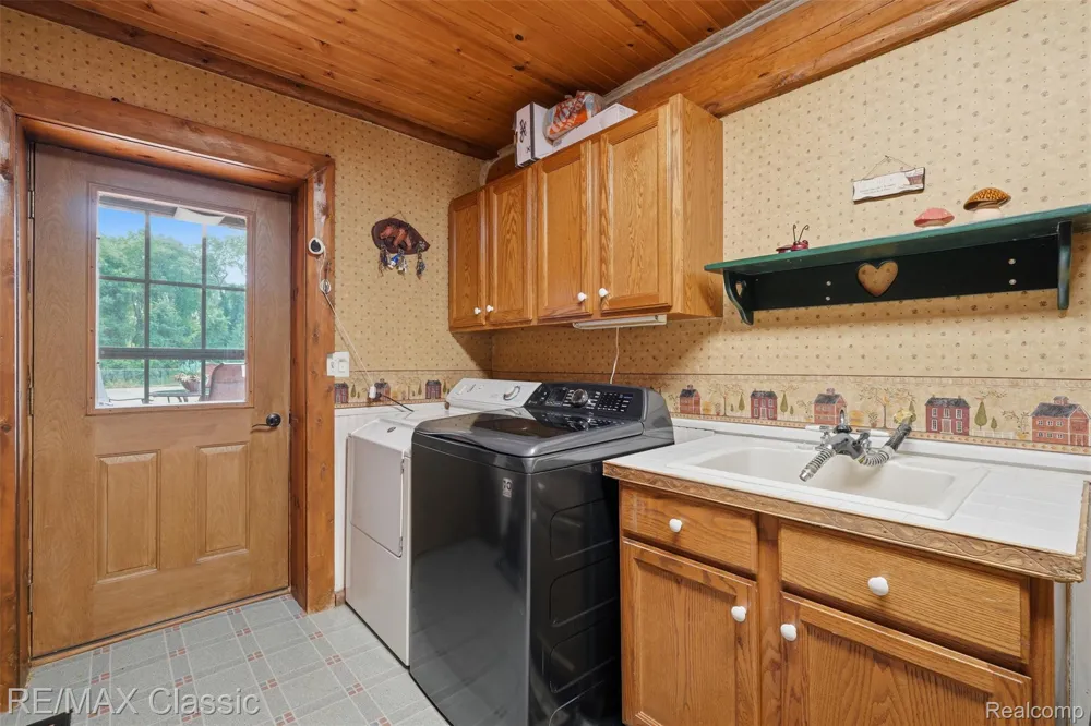 6900 Eveline Drive Holly Township, MI 48442