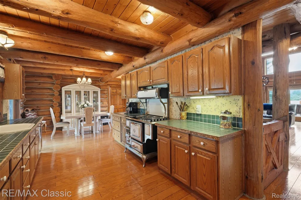 6900 Eveline Drive Holly Township, MI 48442
