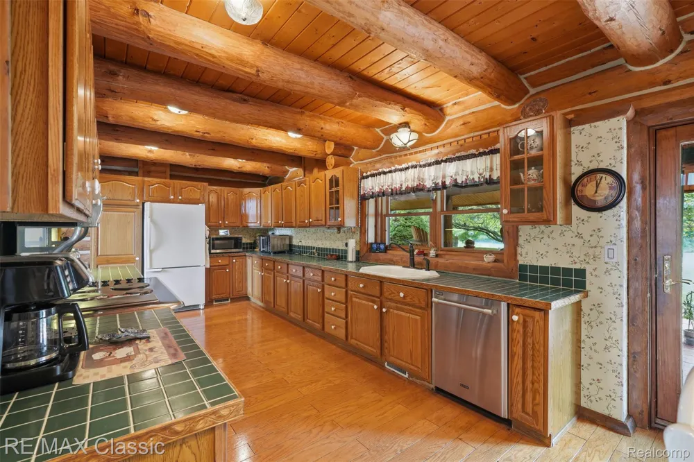 6900 Eveline Drive Holly Township, MI 48442