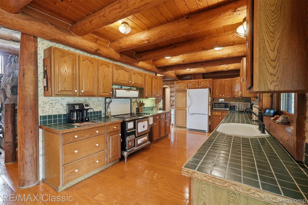 6900 Eveline Drive Holly Township, MI 48442