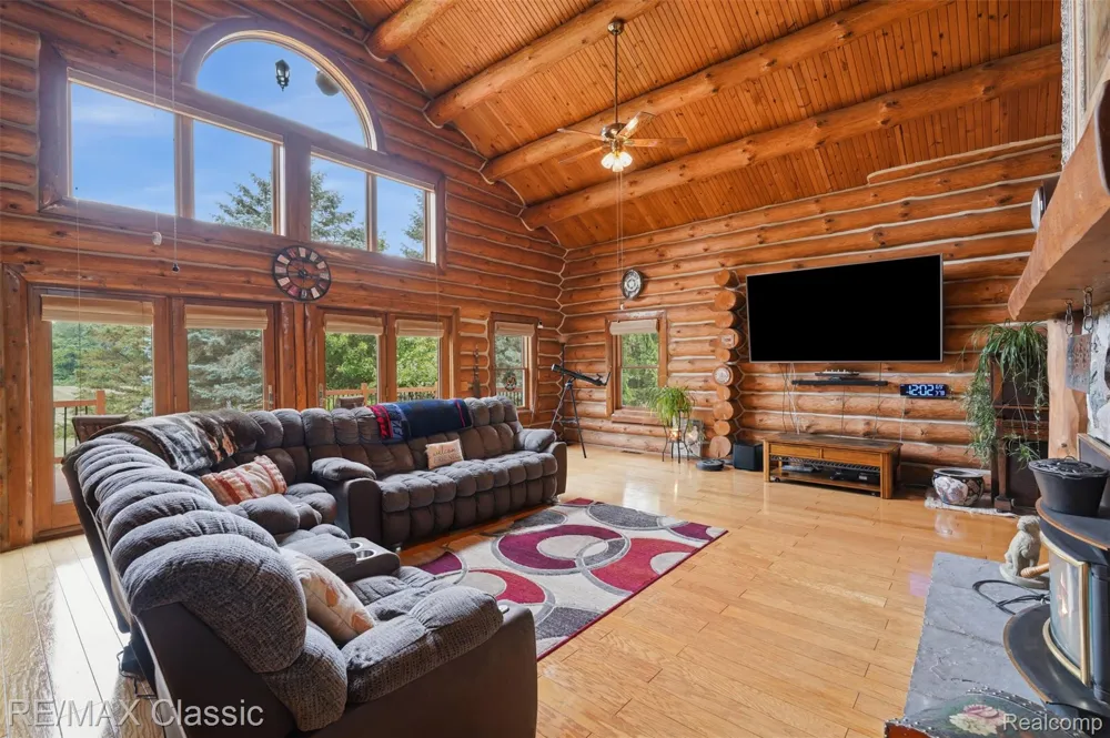 6900 Eveline Drive Holly Township, MI 48442