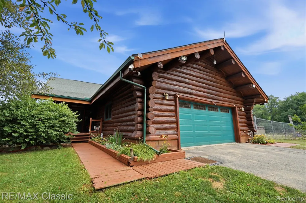 6900 Eveline Drive Holly Township, MI 48442
