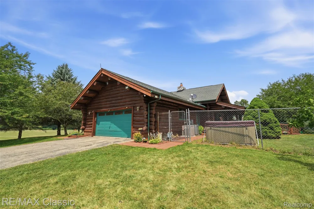 6900 Eveline Drive Holly Township, MI 48442