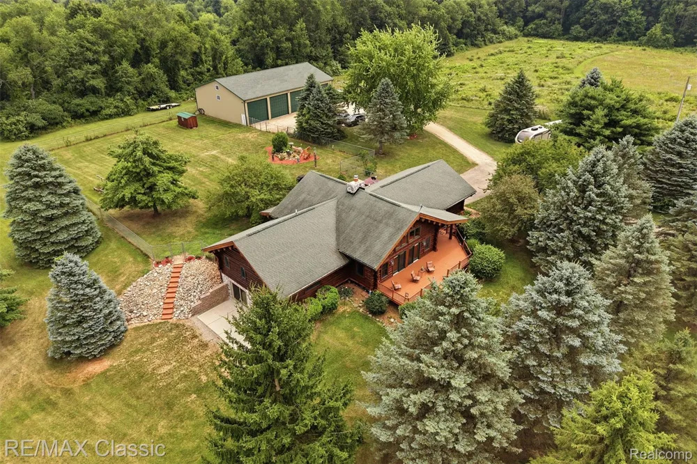 6900 Eveline Drive Holly Township, MI 48442