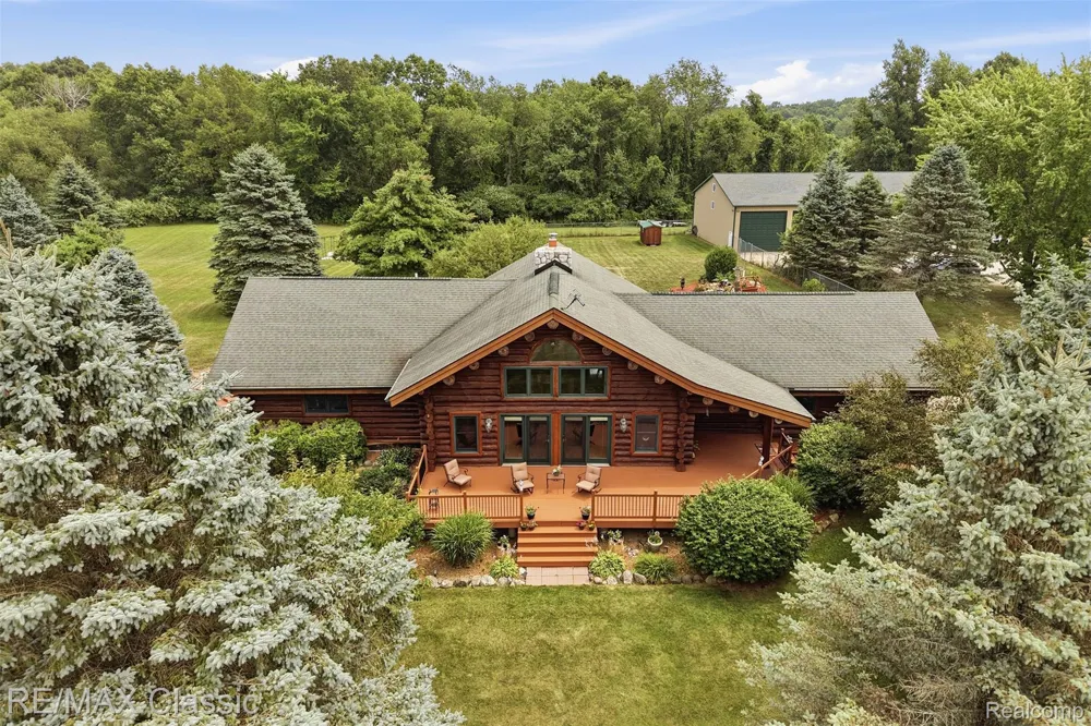 6900 Eveline Drive Holly Township, MI 48442