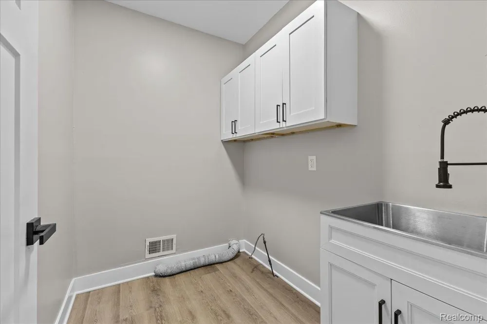 50192 Salisbury Chesterfield Township, MI 48047