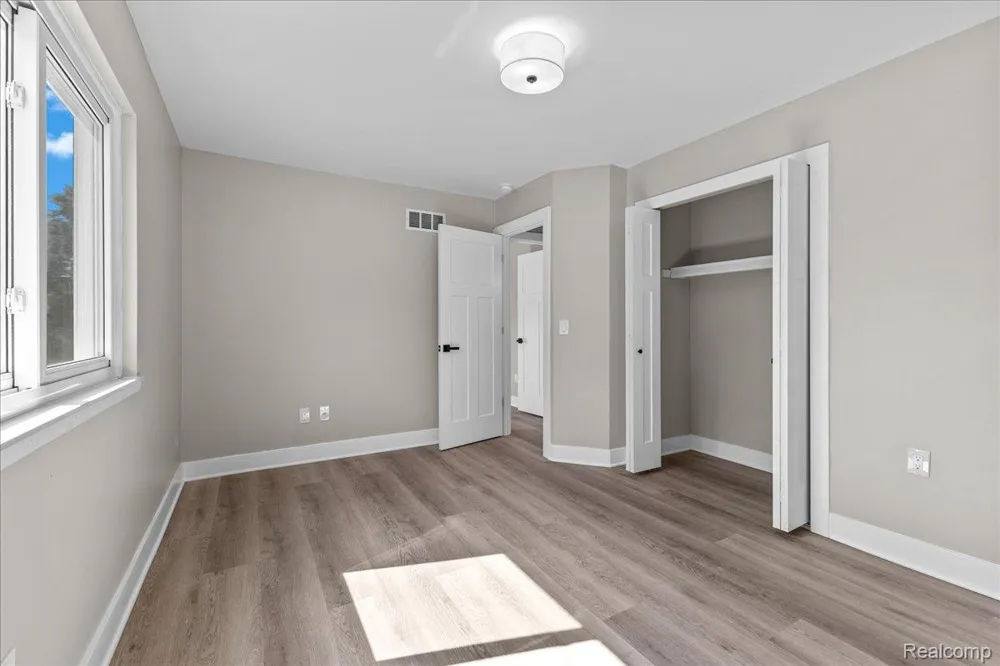 50192 Salisbury Chesterfield Township, MI 48047
