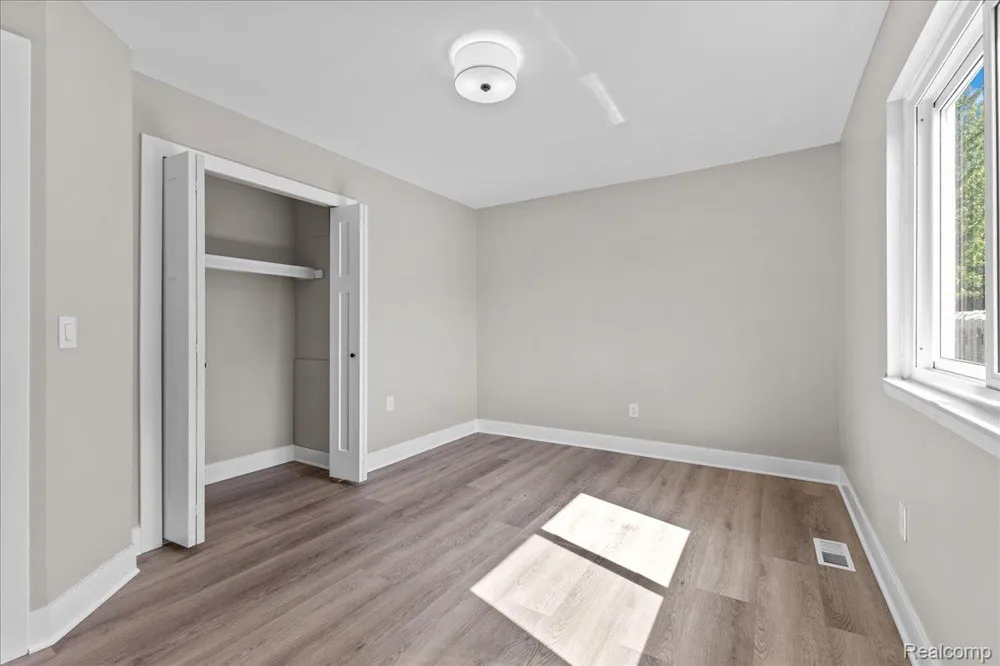 50192 Salisbury Chesterfield Township, MI 48047