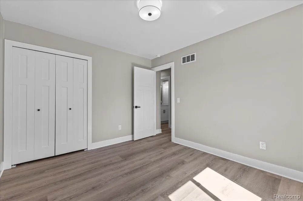 50192 Salisbury Chesterfield Township, MI 48047