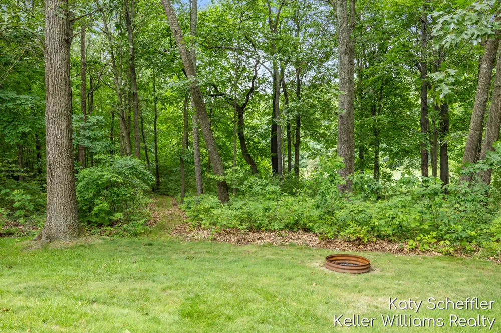 6065 W Back Forty Drive NE Cannon Township, MI 49306