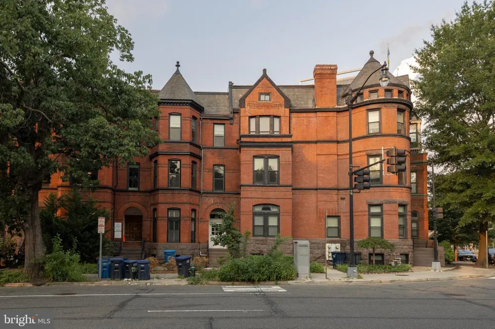 2209 WASHINGTON CIRCLE NW #3 Washington, DC 20037