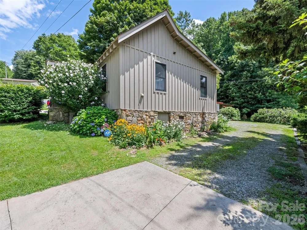 404 Red Bank Road Waynesville, NC 28786