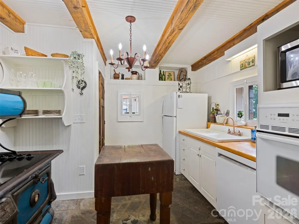 404 Red Bank Road Waynesville, NC 28786