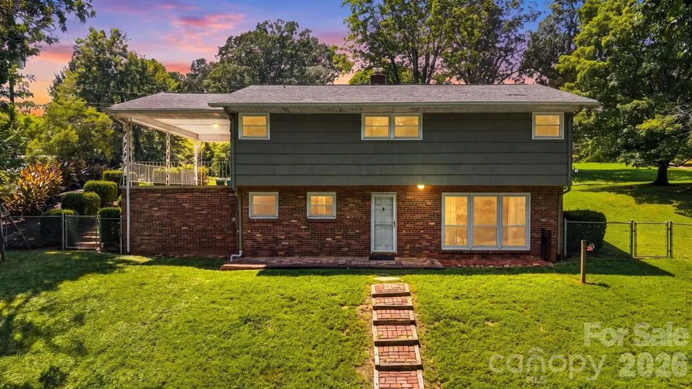 1518 11th Street NW Hickory, NC 28601