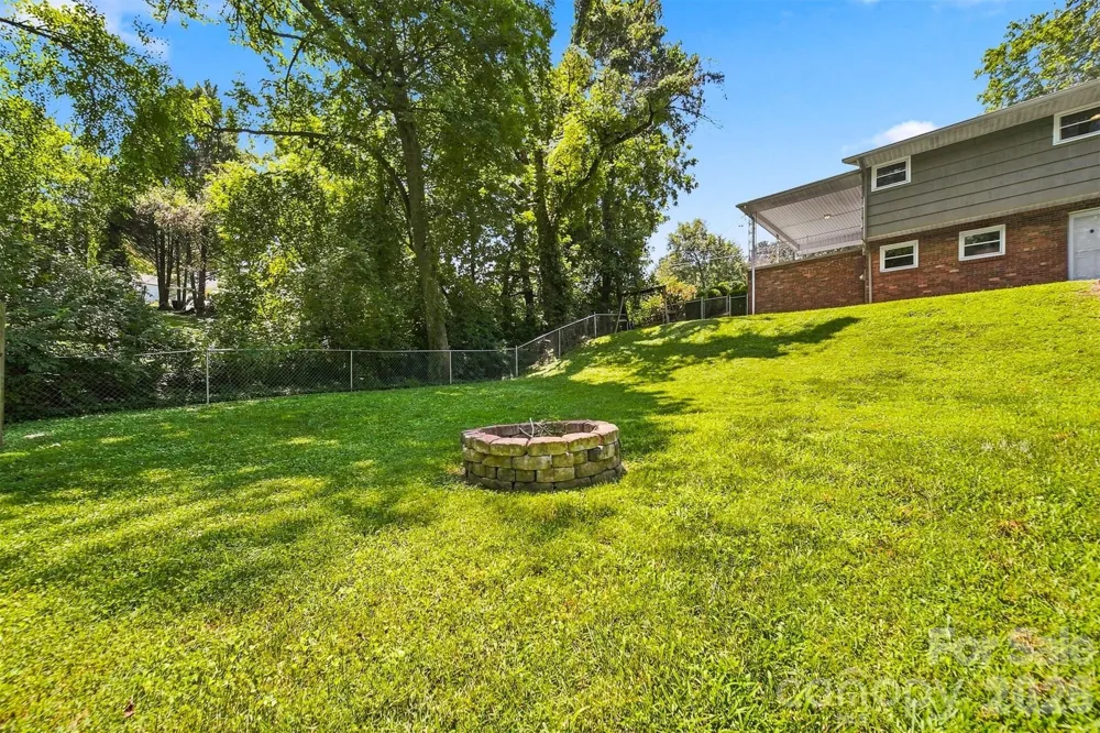 1518 11th Street NW Hickory, NC 28601