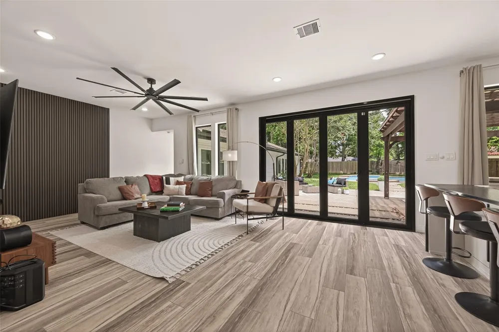 5422 Valerie Street Bellaire, TX 77401