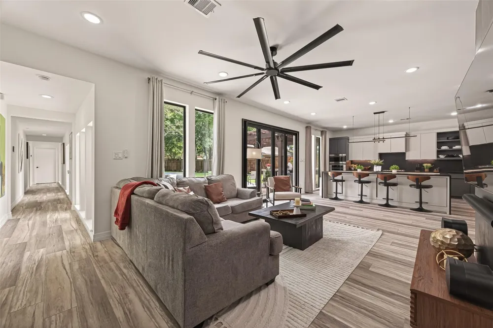 5422 Valerie Street Bellaire, TX 77401