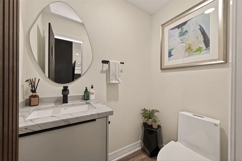 5422 Valerie Street Bellaire, TX 77401