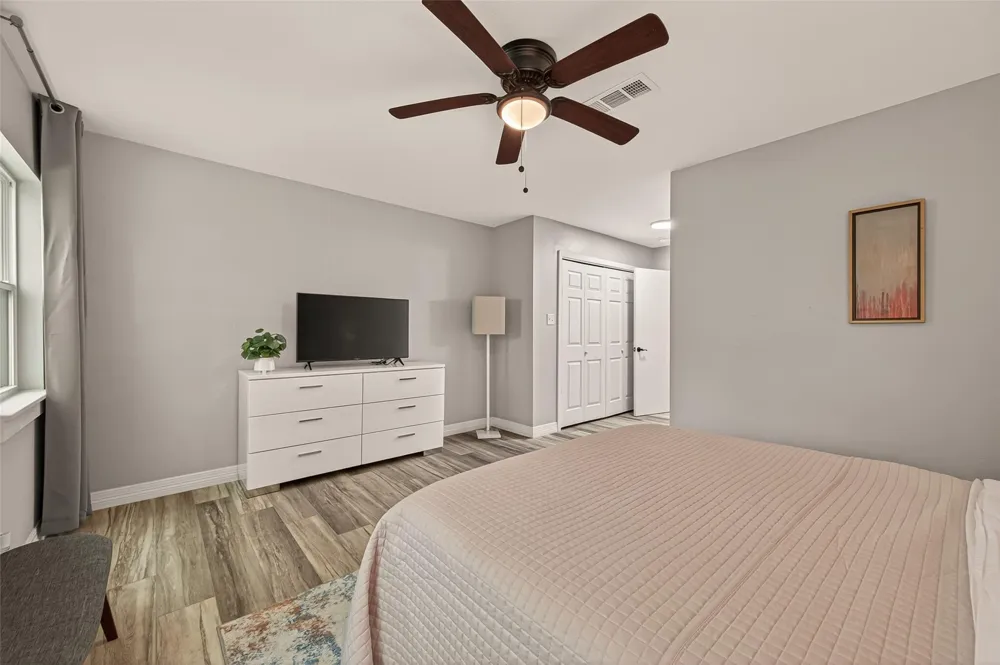 5422 Valerie Street Bellaire, TX 77401