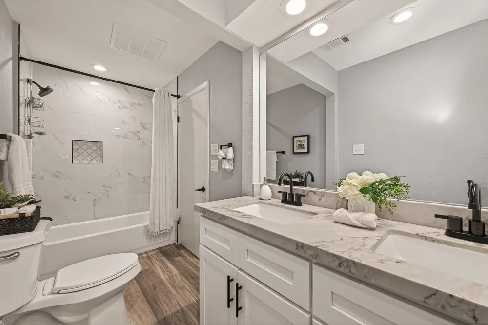 5422 Valerie Street Bellaire, TX 77401