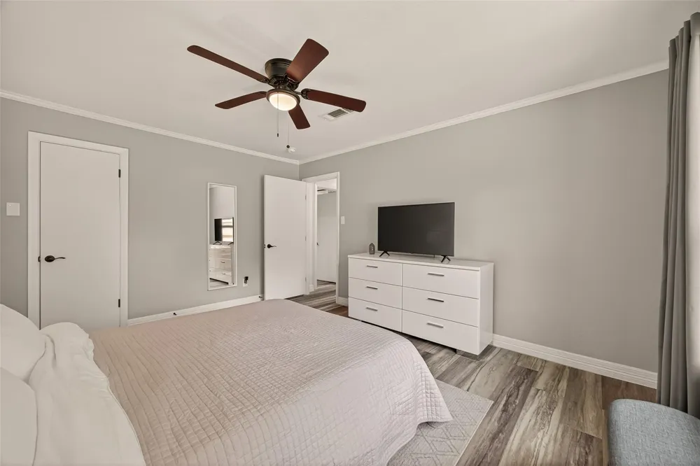 5422 Valerie Street Bellaire, TX 77401
