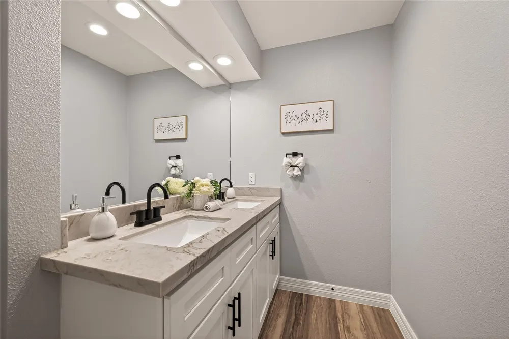5422 Valerie Street Bellaire, TX 77401