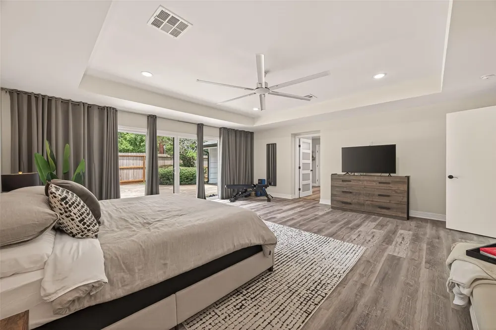 5422 Valerie Street Bellaire, TX 77401