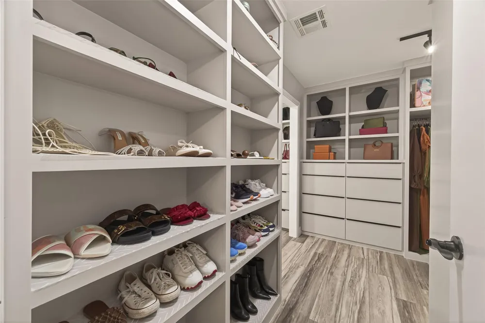 5422 Valerie Street Bellaire, TX 77401