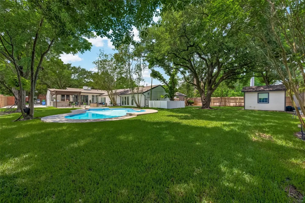 5422 Valerie Street Bellaire, TX 77401