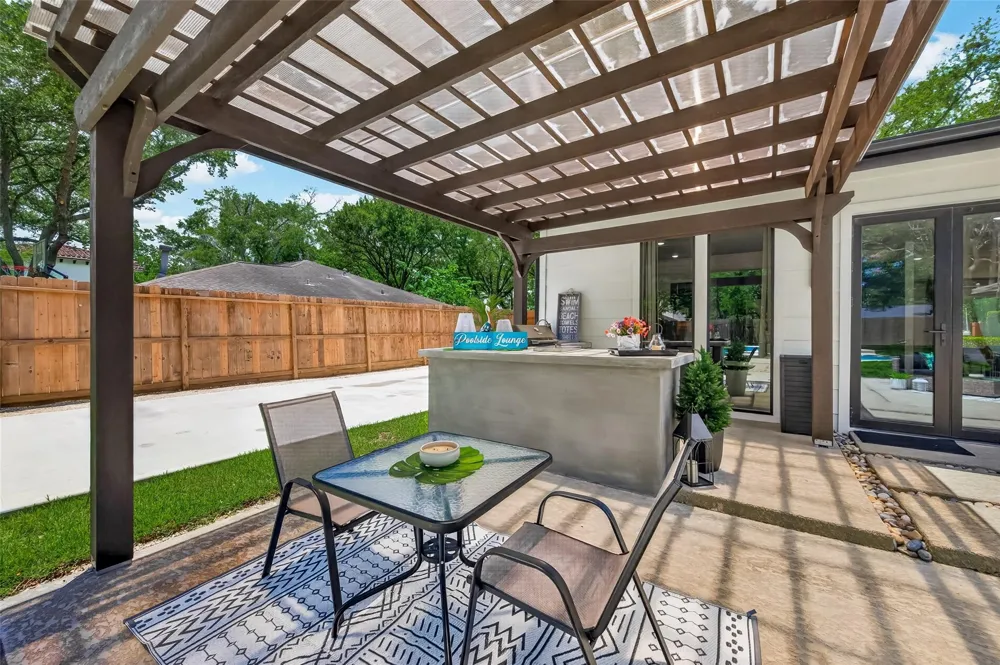 5422 Valerie Street Bellaire, TX 77401