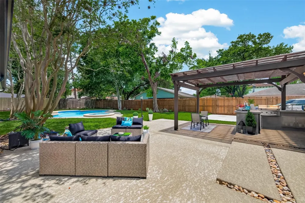 5422 Valerie Street Bellaire, TX 77401