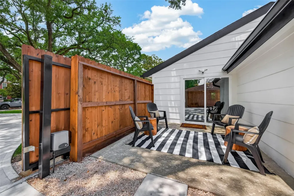 5422 Valerie Street Bellaire, TX 77401