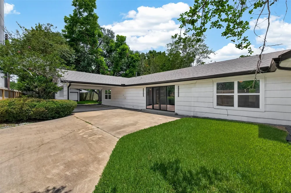 5422 Valerie Street Bellaire, TX 77401