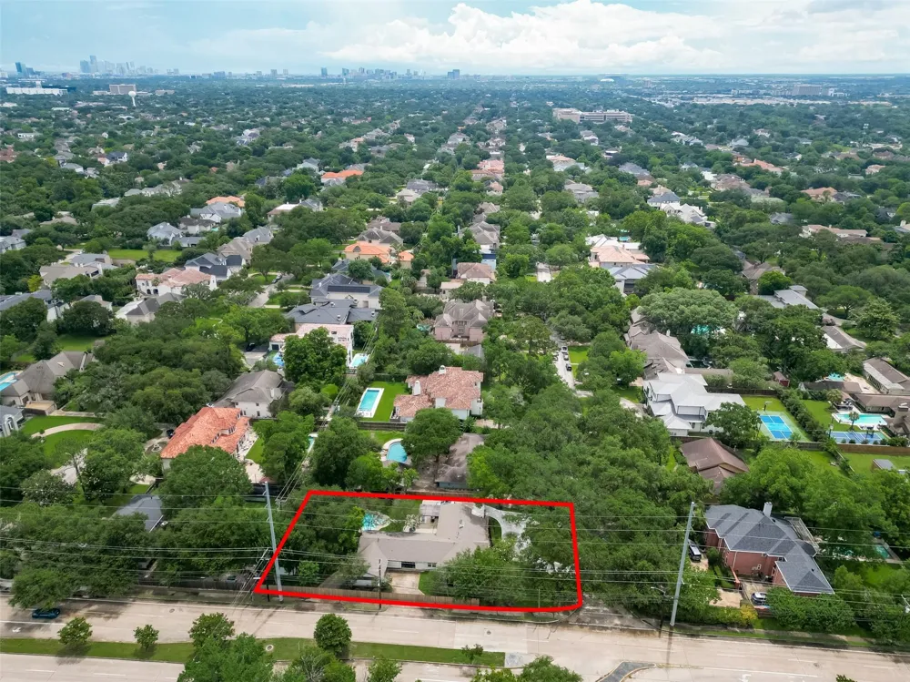 5422 Valerie Street Bellaire, TX 77401