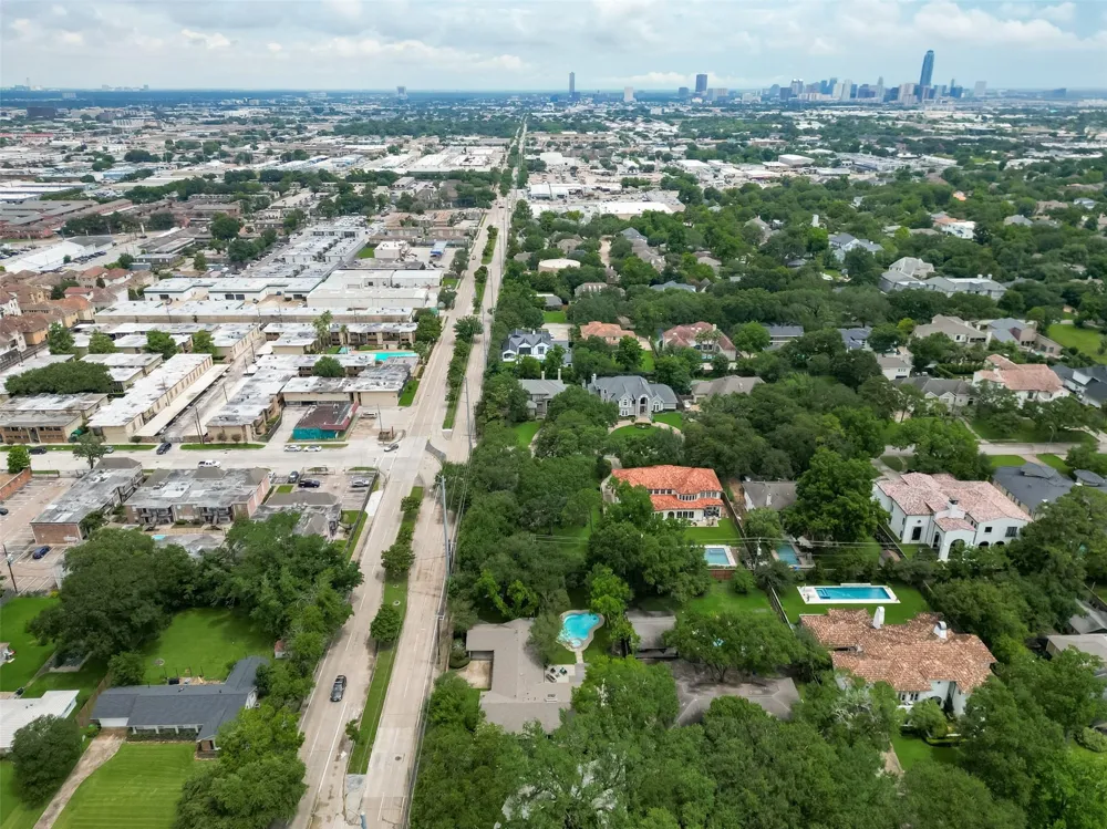 5422 Valerie Street Bellaire, TX 77401