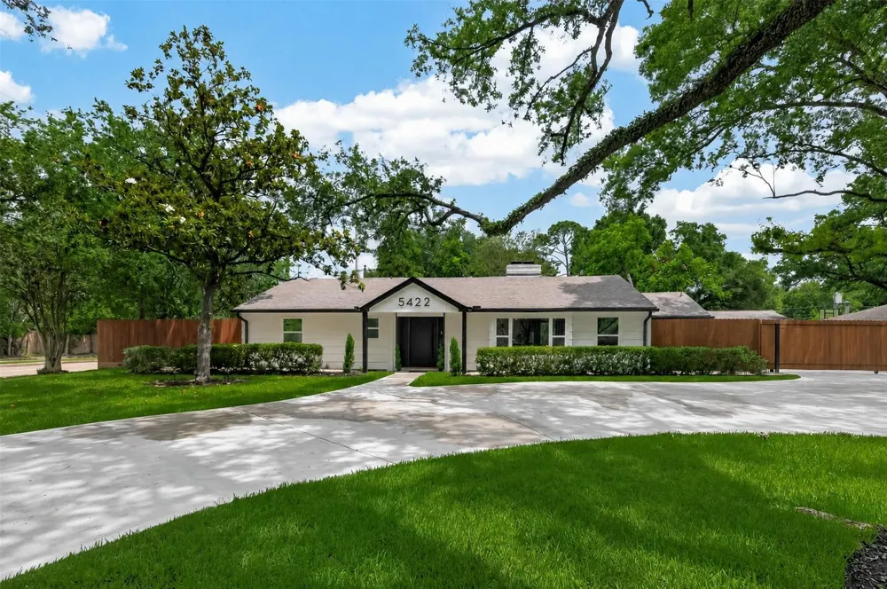 5422 Valerie Street Bellaire, TX 77401