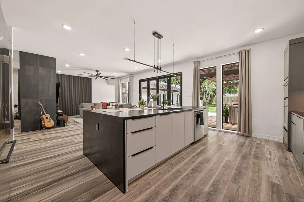 5422 Valerie Street Bellaire, TX 77401