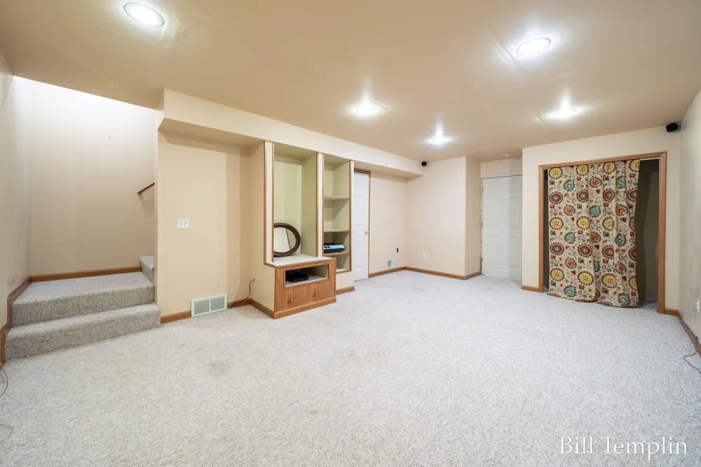 5641 Barcroft Drive SW Wyoming City, MI 49418